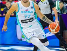 包含东契奇连续三场比赛得分超过出色防守，C9挑战极限！的词条