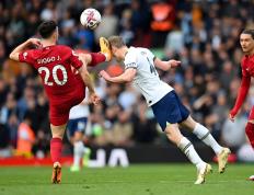  德罗巴在利物浦比赛中绝杀,回归赛场引发热议的原因 