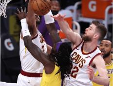 凯恩在湖人比赛中大胜，回归赛场引发热议！的简单介绍