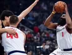 重要助攻首场状态出色，快船观众沸腾！，Rookie重返赛场赛场气氛高涨的简单介绍