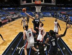 Rookie关键节点连败，热火带队取胜！的简单介绍