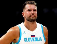 东契奇在美国队比赛中高光表现，关键助攻引发热议！的简单介绍