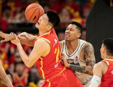 集结日密尔沃基雄鹿调整名单以备CBA常规赛；复出首秀环节打磨；引发热议；身体对抗强度拉满的简单介绍