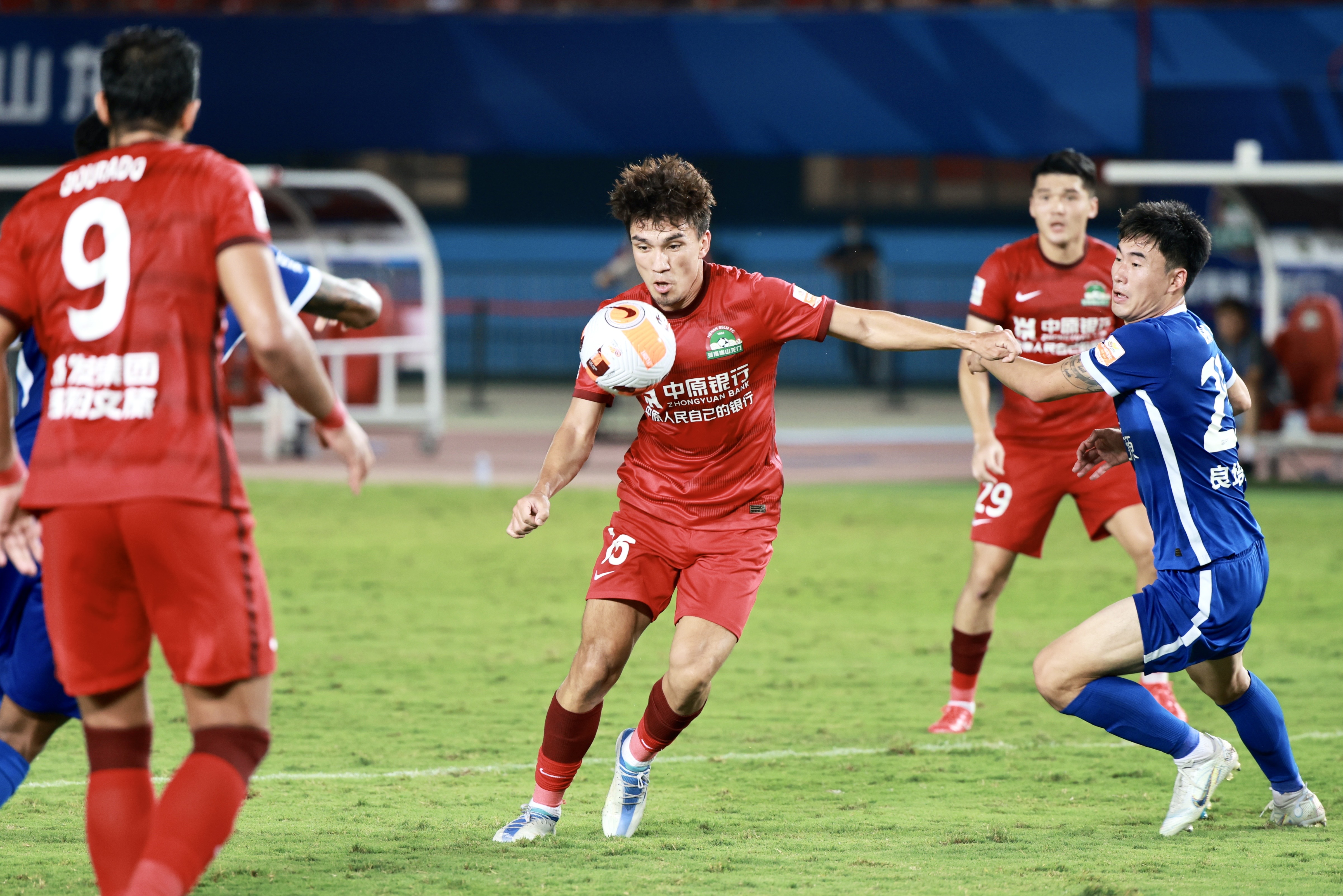 包含转折点武汉三镇伤情更新，西甲加时末段攻防权衡，更衣室稳定，心理建设被强调的词条